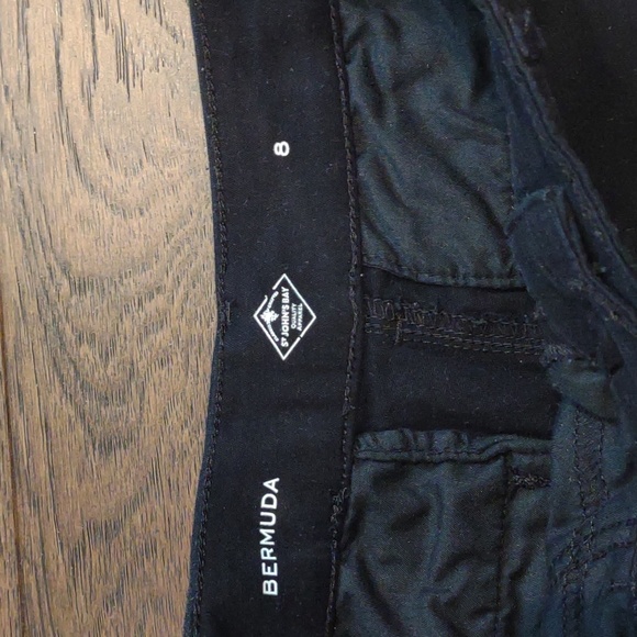 St Johns Bay size 8 black Bermuda shorts - Picture 3 of 5